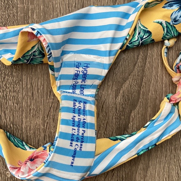 Amor y Besos Reversible Bikini Bottoms NWT - Picture 7 of 7